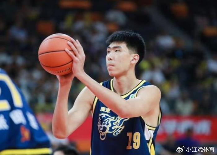 半岛体育登入-青岛队2换1报价徐昕，广东队还在犹豫，徐昕留队几乎不可能