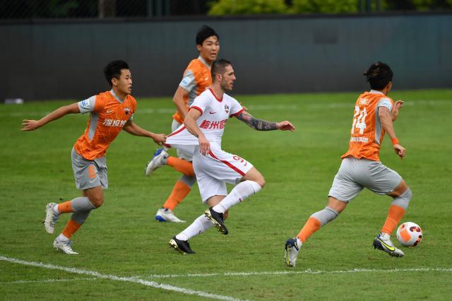 半岛体育官方入口-阿奇姆彭因欠薪罢赛？深足内忧外患如何走出低谷