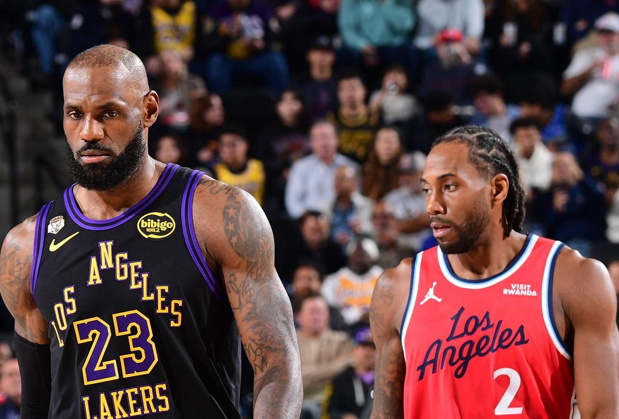 半岛体育官方网站-轰24+5+4！小卡归来再扎心湖人，雷迪克揭露输球真因